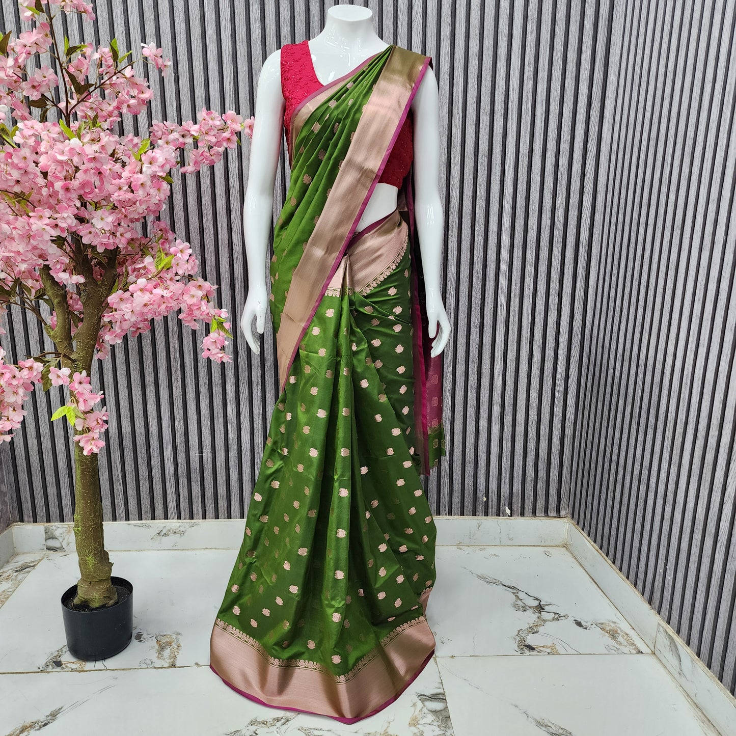 Banaras Butta Saree - B750