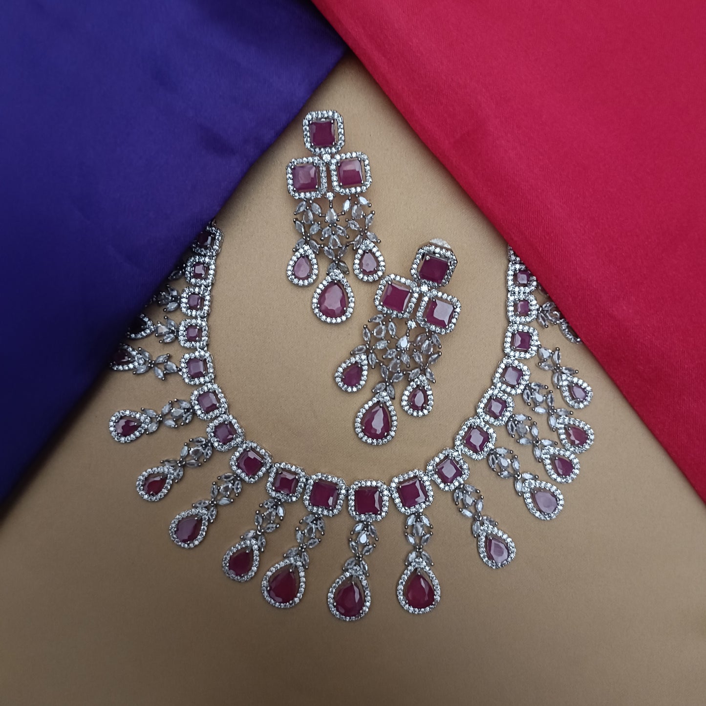 Elegant Silver Short Necklace