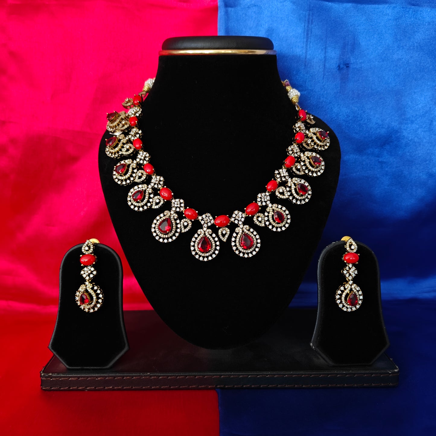 Beautiful Victorian Short Necklace With Pagadam