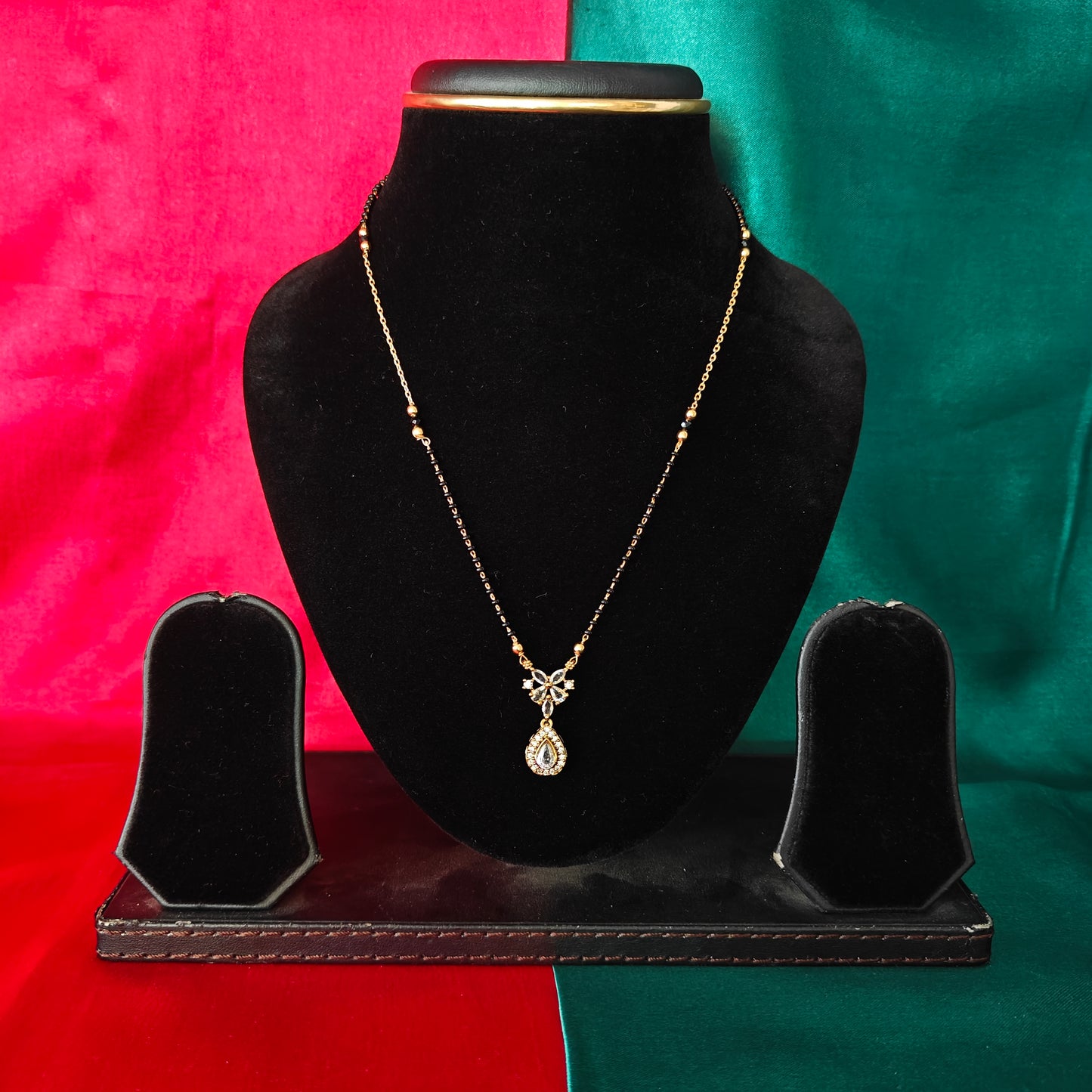 Beautiful Simple Black Beads Short In White Stone