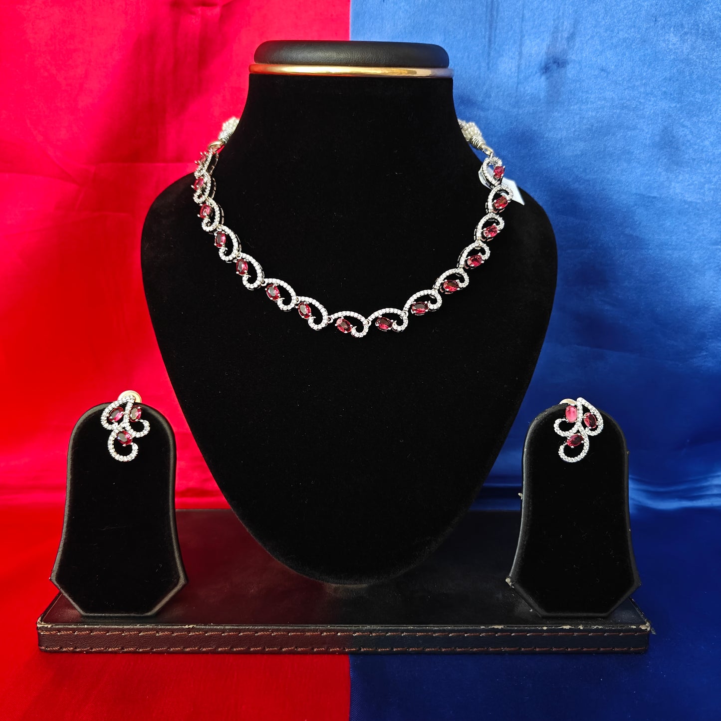 Elegant Silver Short Necklace In Red Stone