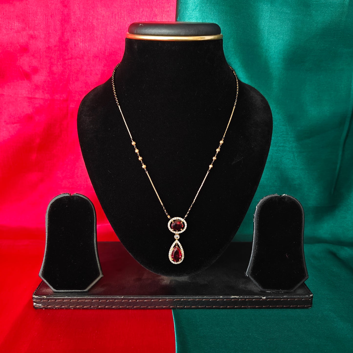 Beautiful Simple Black Beads Short In Red Stone