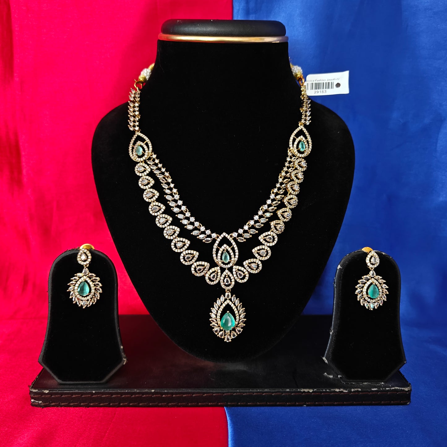 Beautiful Victorian Short Necklace In Pista Green Stone
