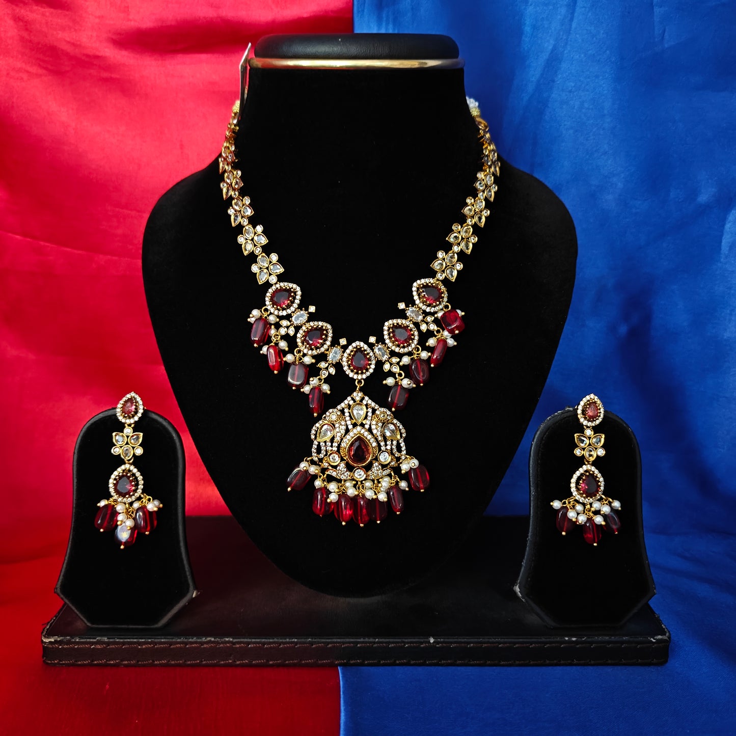 Beautiful Victorian Short Necklace In Maroon Beads