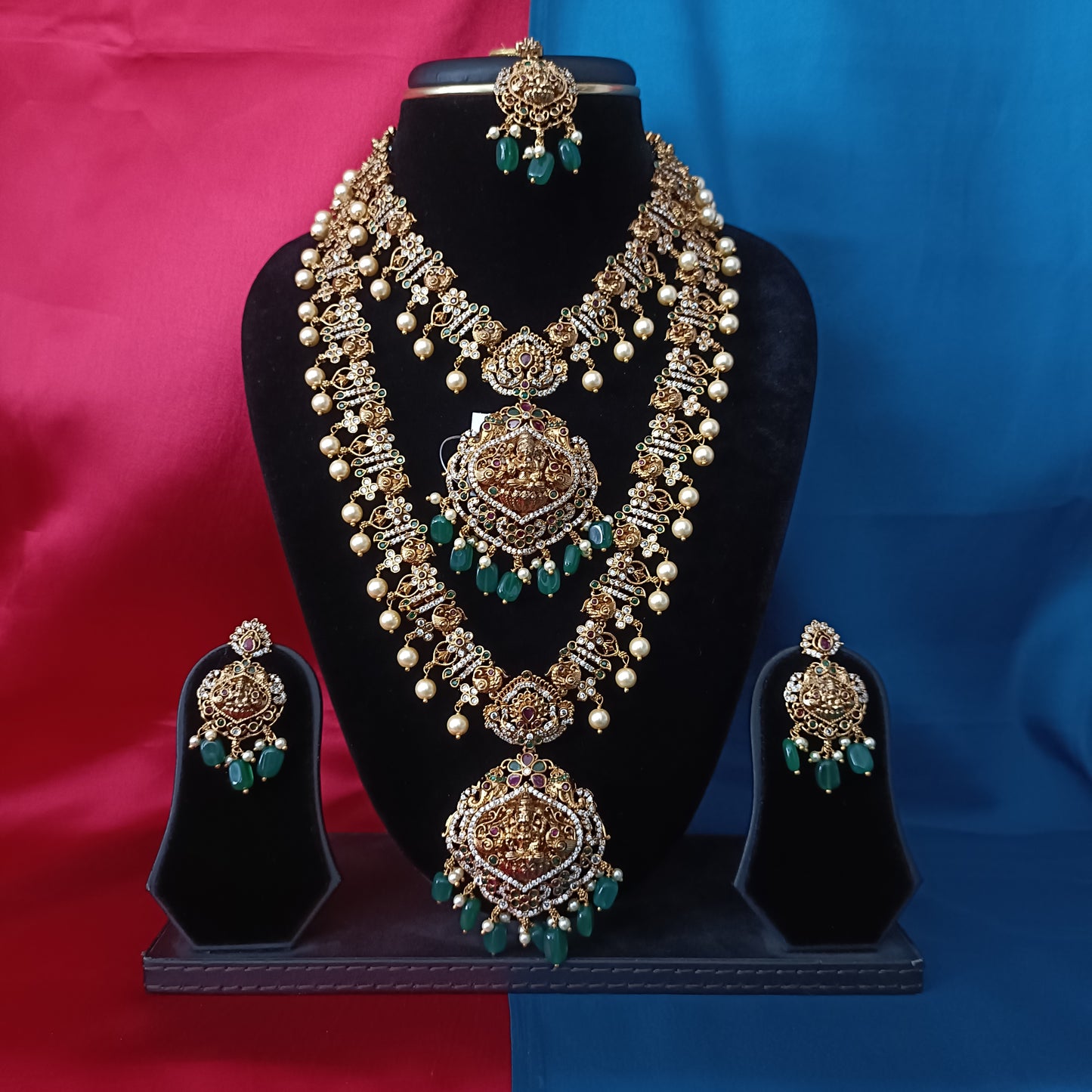 Elegant Nakshi Combo Set With Laxmi Idol