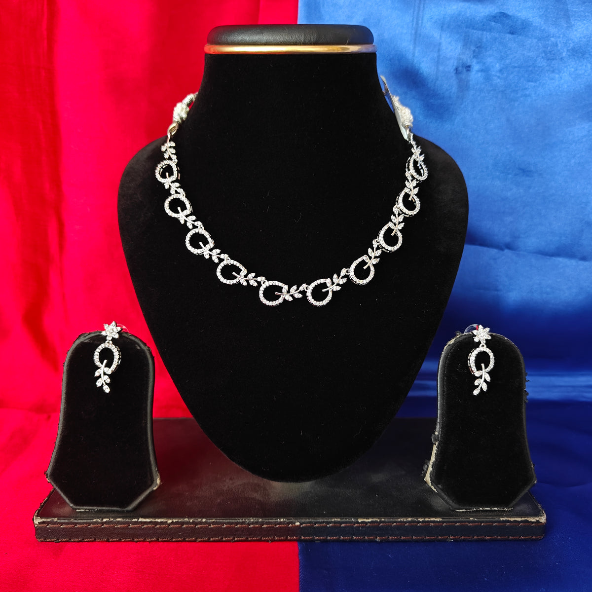 Elegant AD Short Necklace