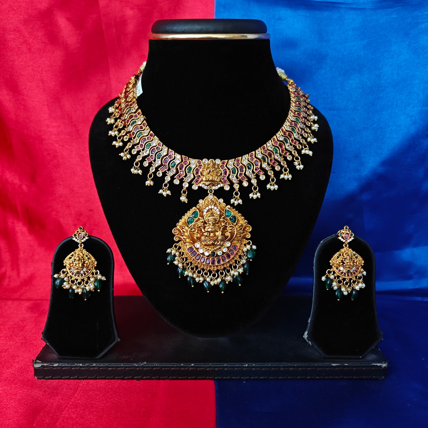 Beautiful Jadau Kundan Short Necklace