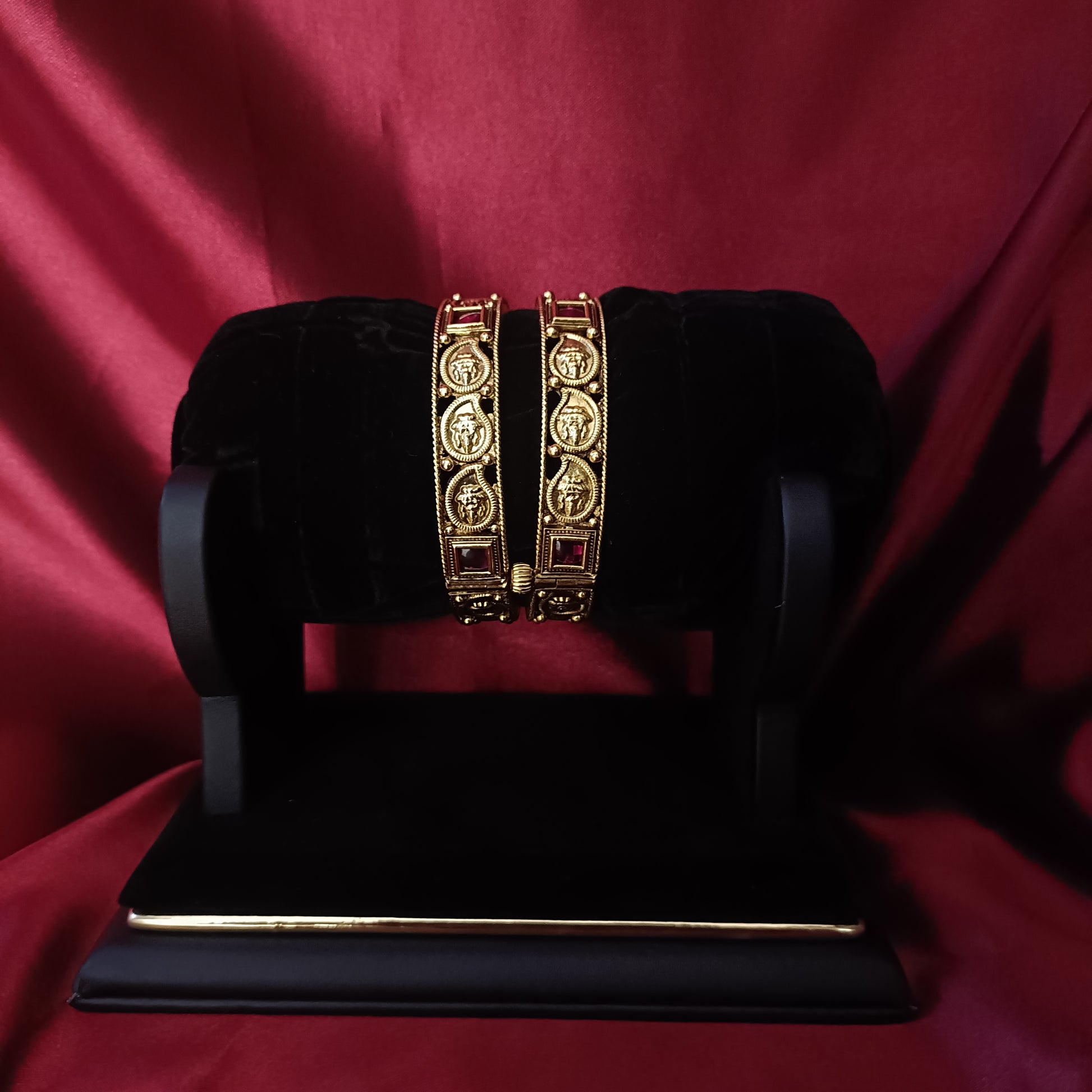 Beautiful Antique Bangles With Kempu Stone - Ambica Wedding Mall