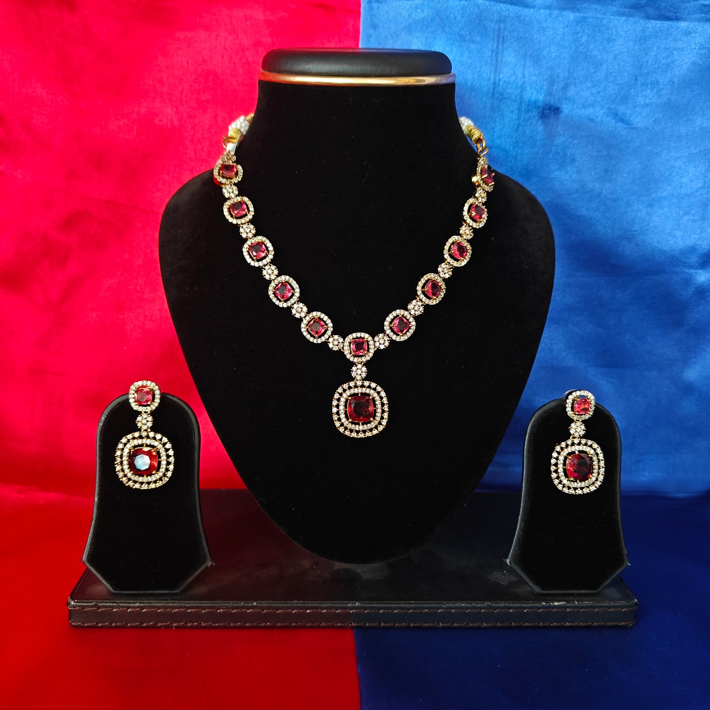 Beautiful Victorian Short Necklace In Maroon Stone