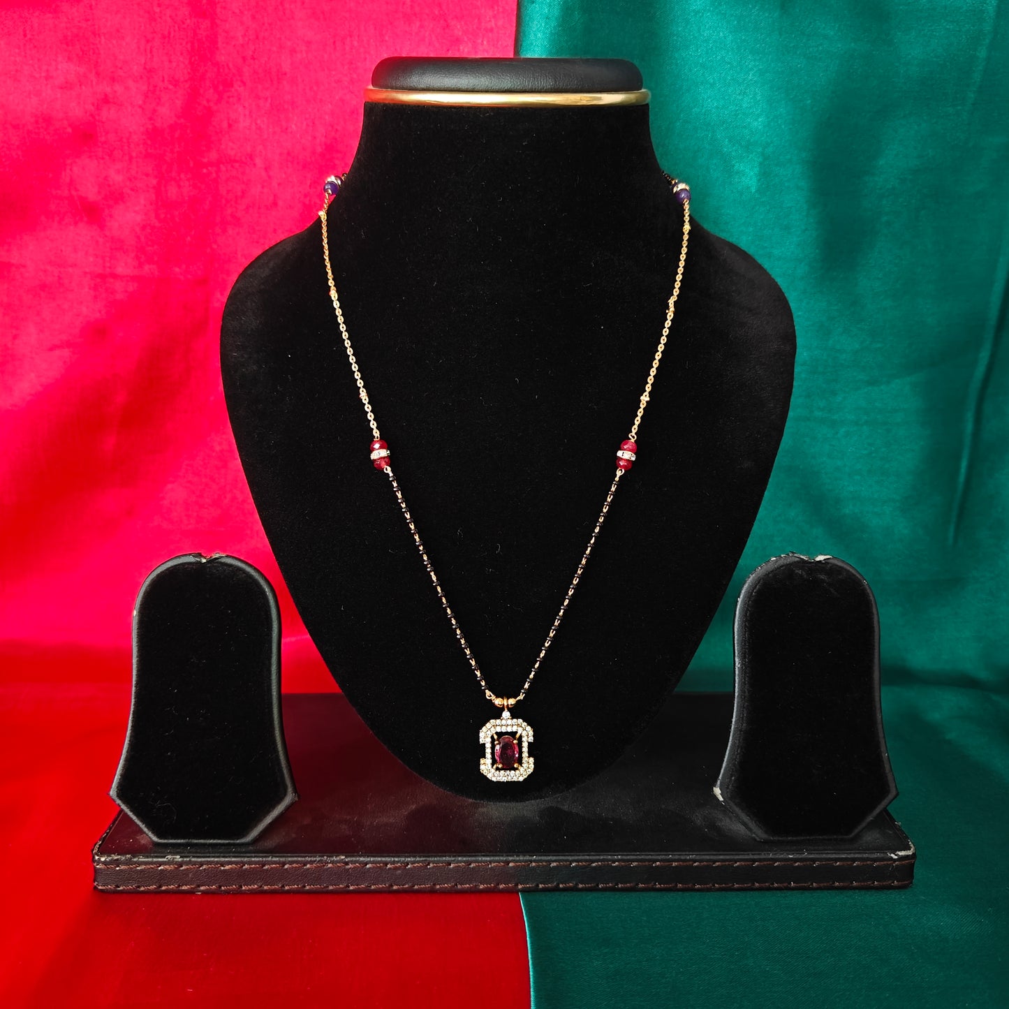 Beautiful Simple Black Beads Short In Maroon Stone