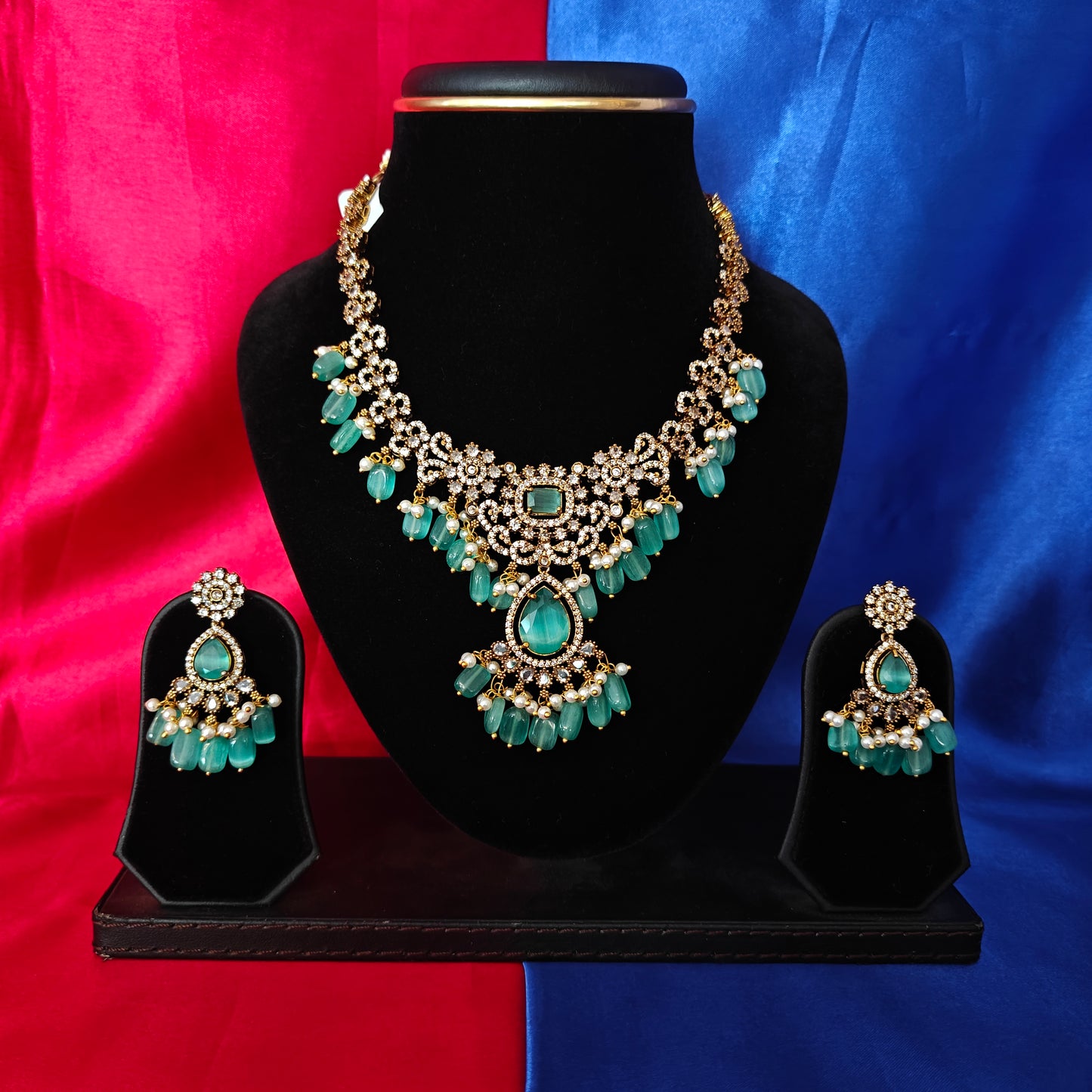 Elegant Victorian Short Necklace In Pista Green Beads