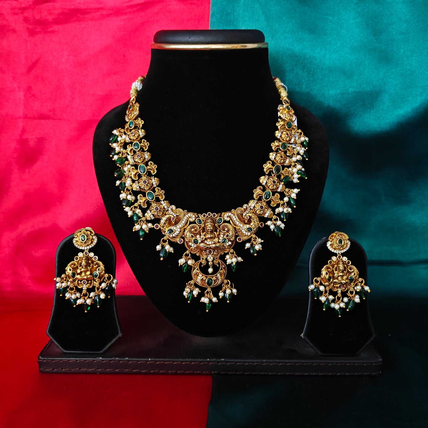 Beautiful Nakshi Short Necklace In Green Beads