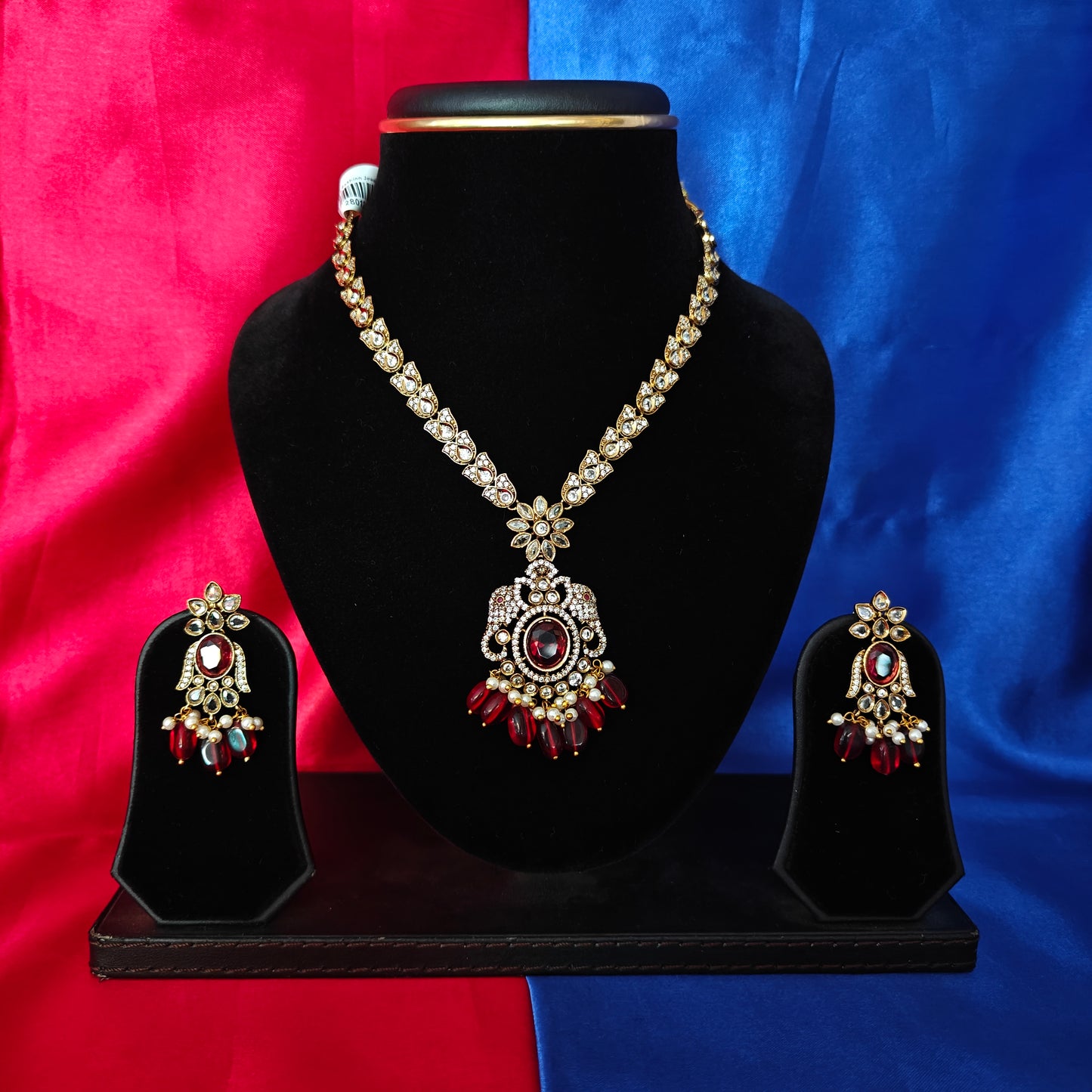 Elegant Victorian Short Necklace In Maroon Beads