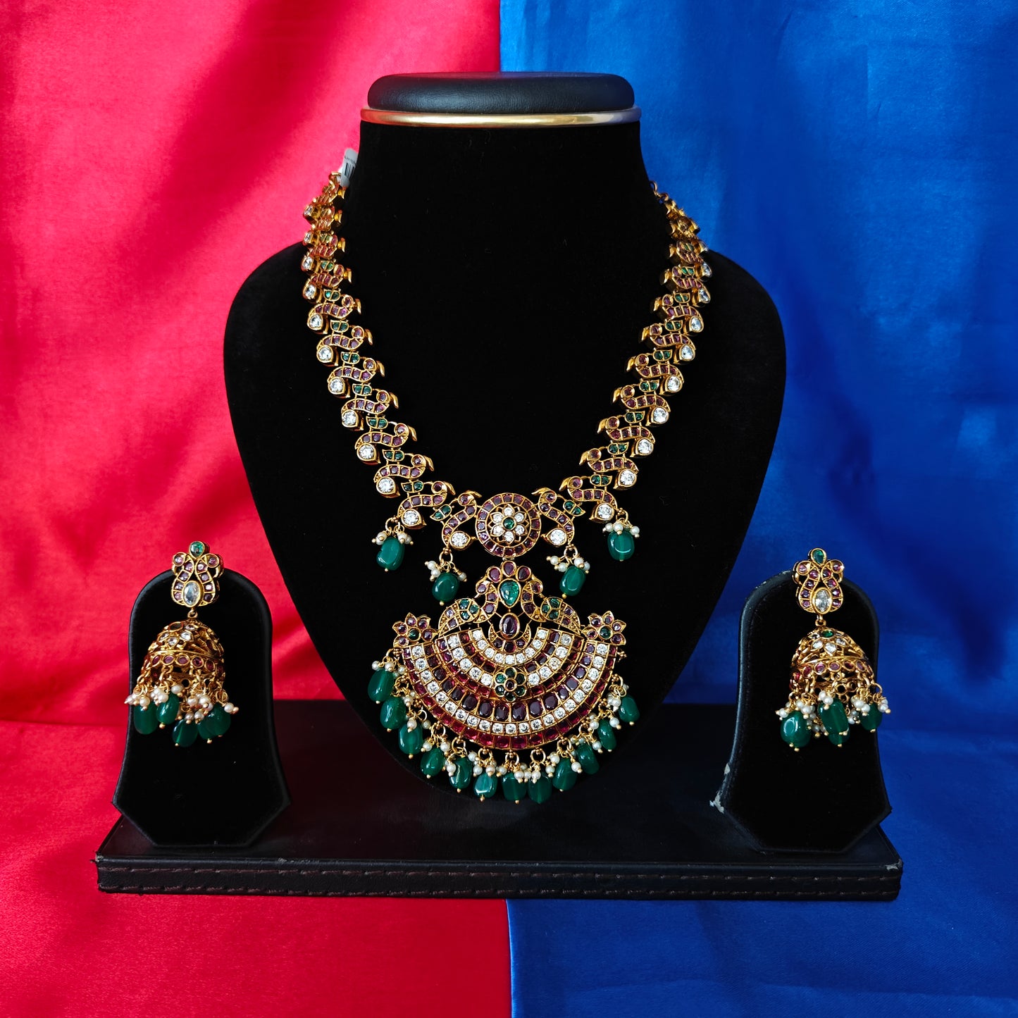Beautiful Jadau Kundan Short Necklace