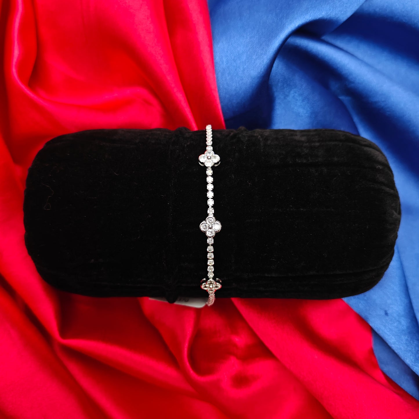 Beautiful Silver Chain Type Bracelet