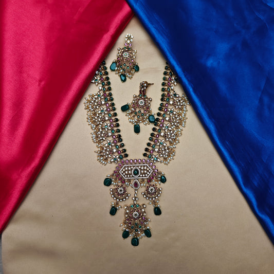 Beautiful Kundan Short Necklace