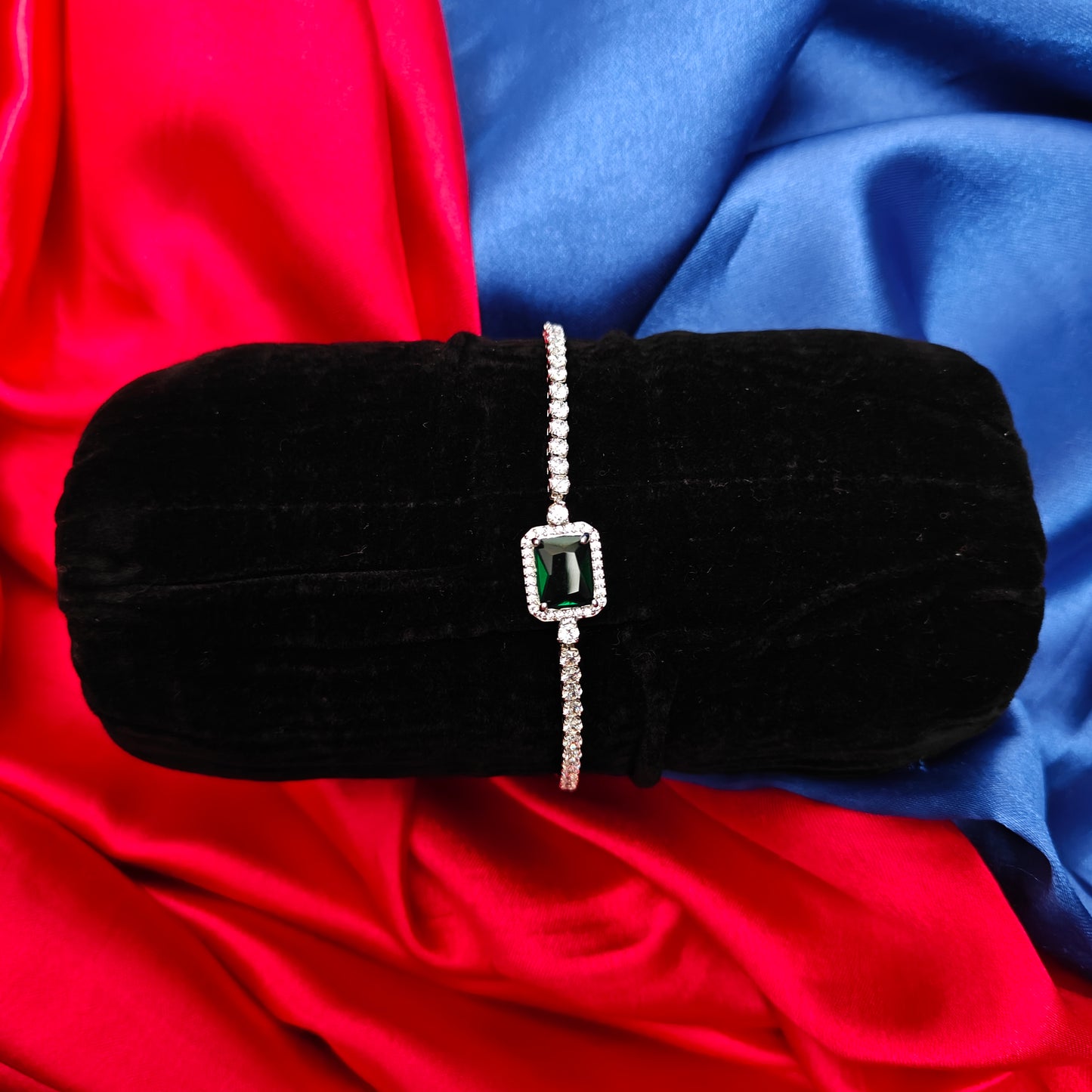 Beautiful Silver Bracelet In Green Stone