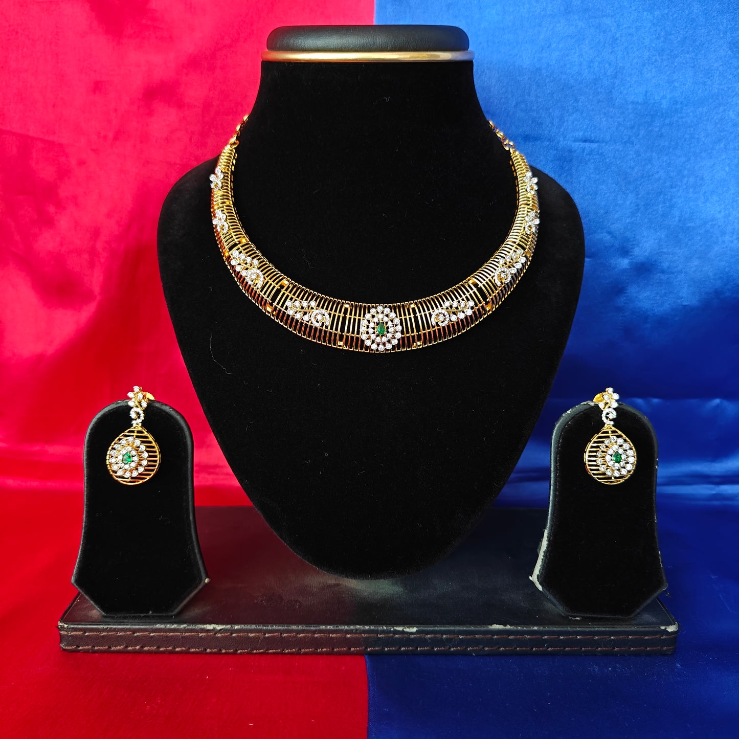 Beautiful GJ Short Necklace In Green Stone