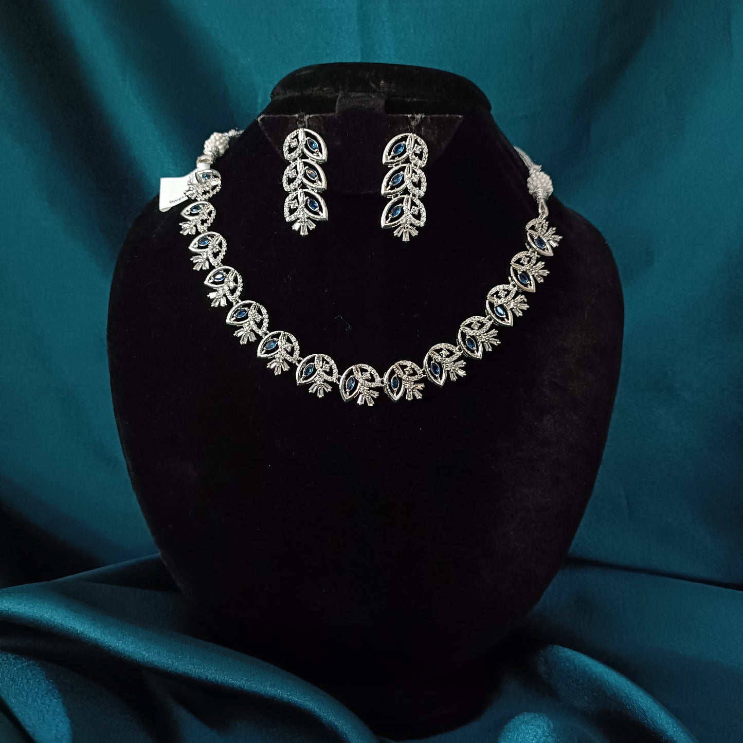 Simple Flower design Short Necklace - Ambica Wedding Mall
