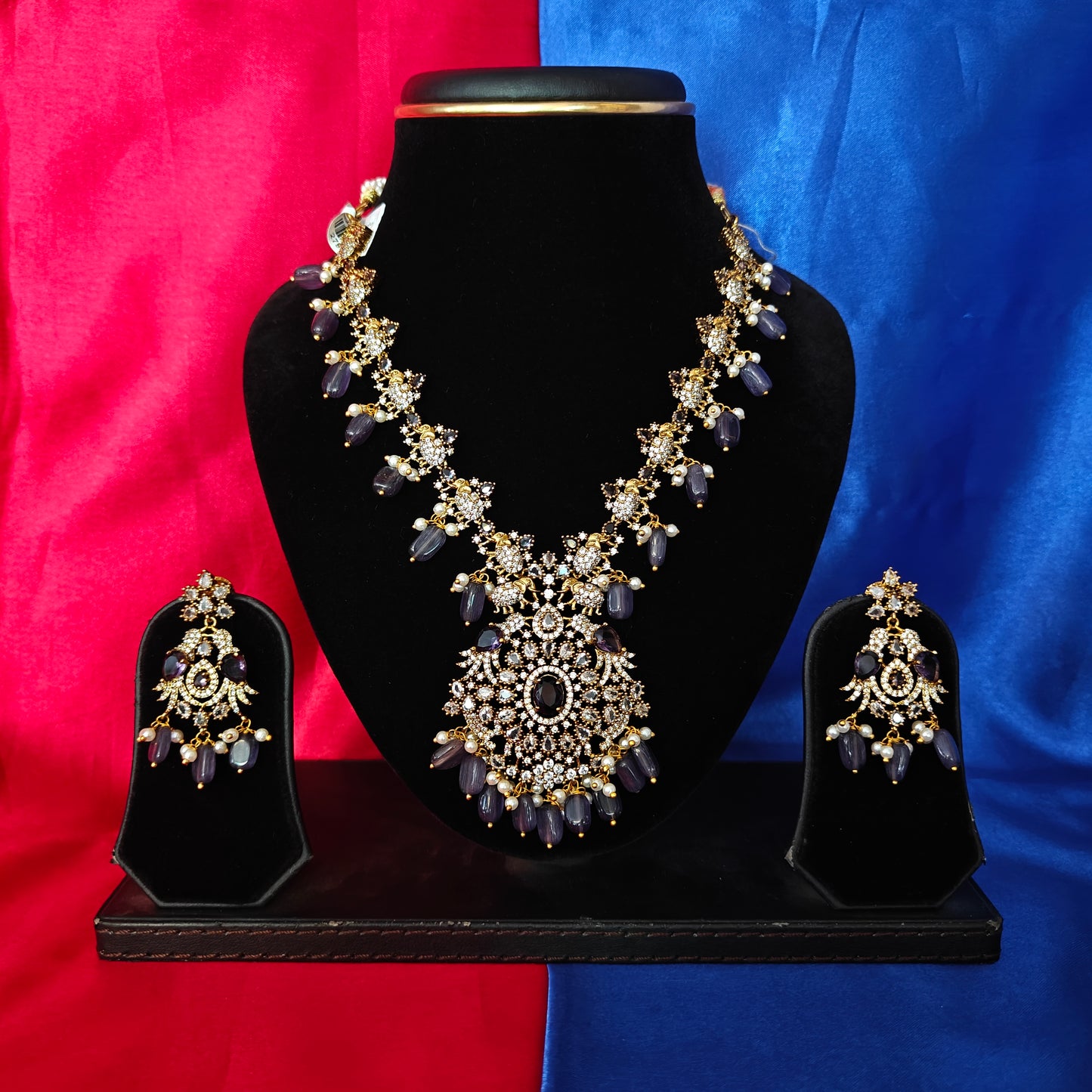 Elegant Victorian Short Necklace In Purple Beads