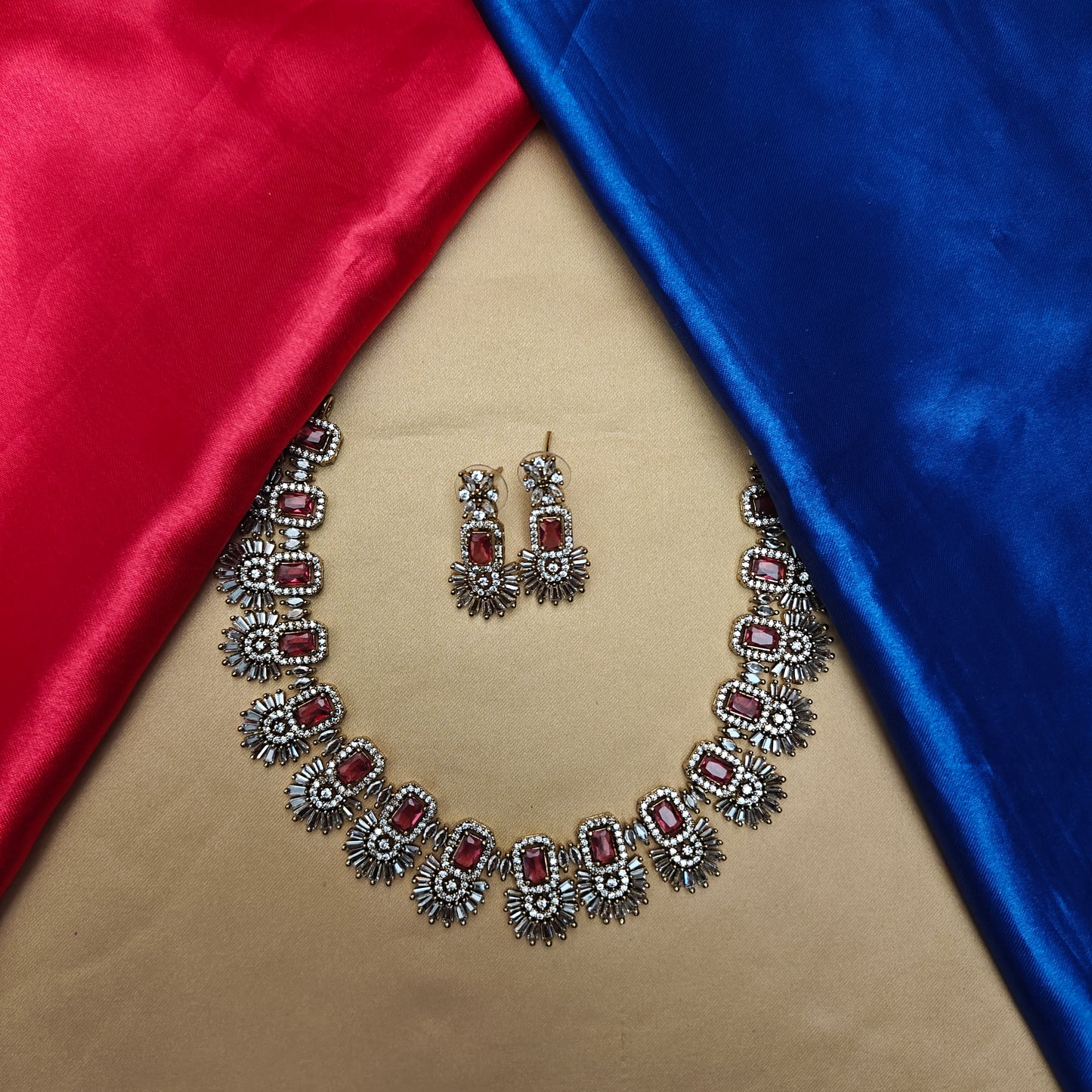 Beautiful Victorian Short Necklace In Red Stone