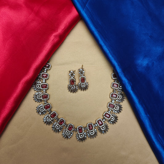 Beautiful Victorian Short Necklace In Red Stone