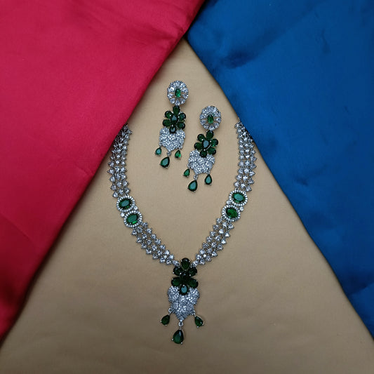 Elegant Silver Short Necklace In Green Stone