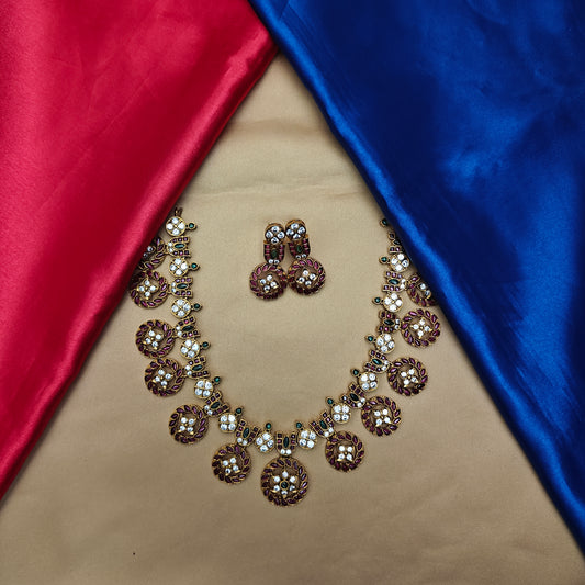 Beautiful Kundan Short Necklace
