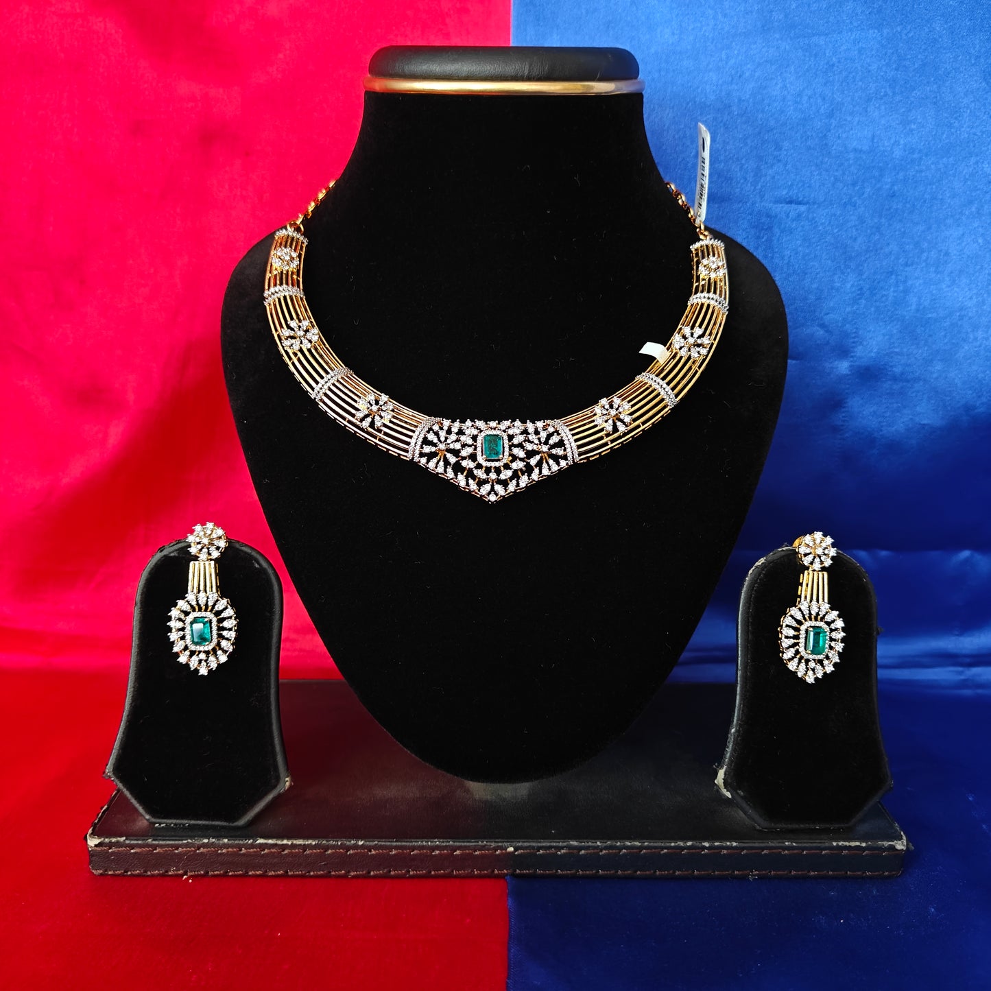 Beautiful GJ Short Necklace In Green Stone