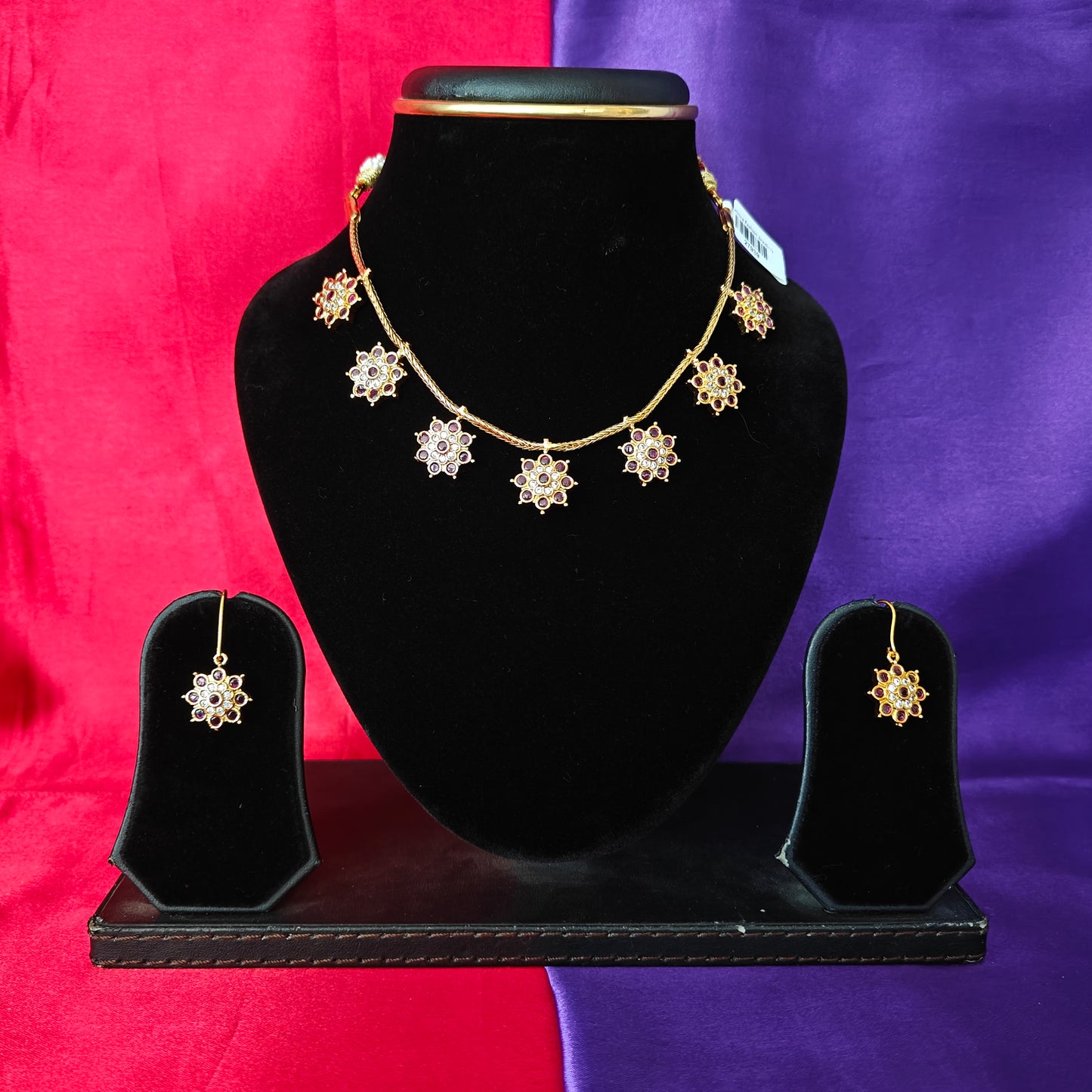 Beautiful Simple Non Necklace In Ruby Stone