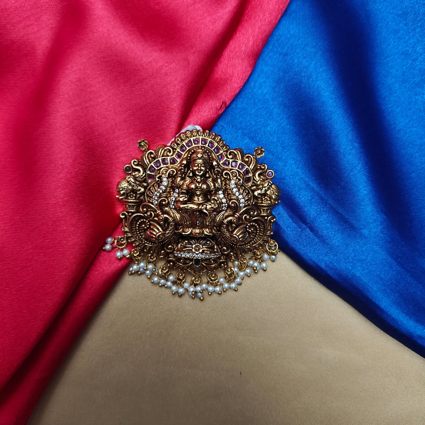 Beautiful Nakshi Pendant With Laxmi Idol