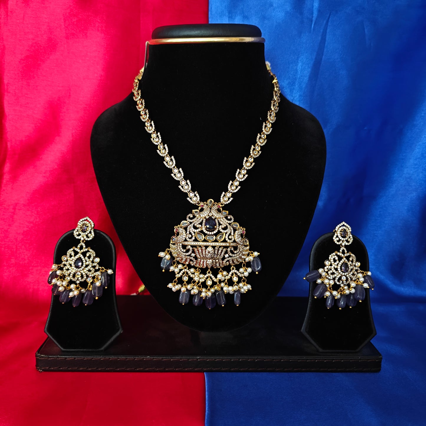 Elegant Victorian Short Necklace In Purple Beads