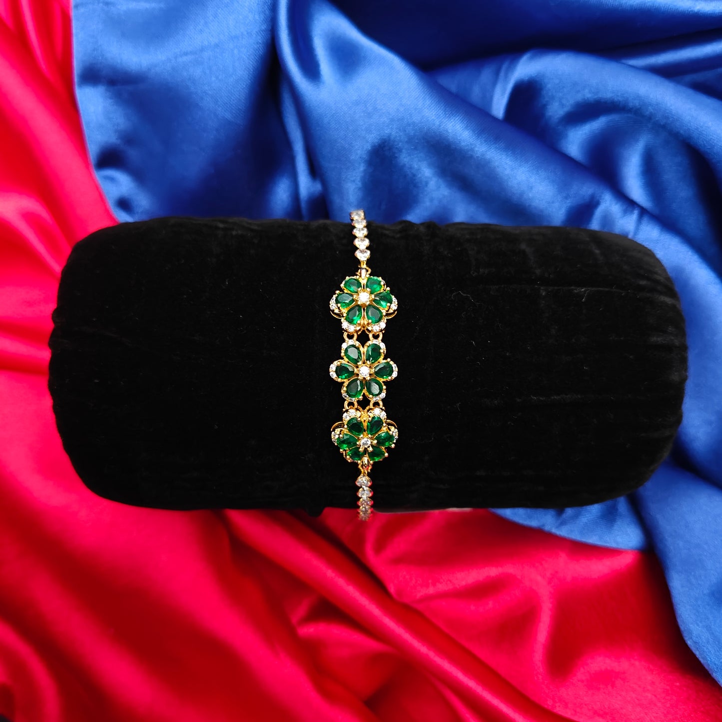 Beautiful Gold Chain Type Bracelet In Green Stone