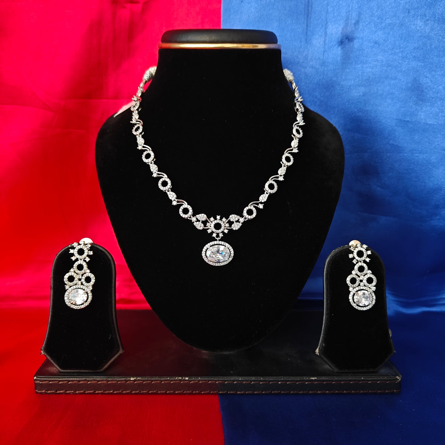 Elegant Silver Short Necklace