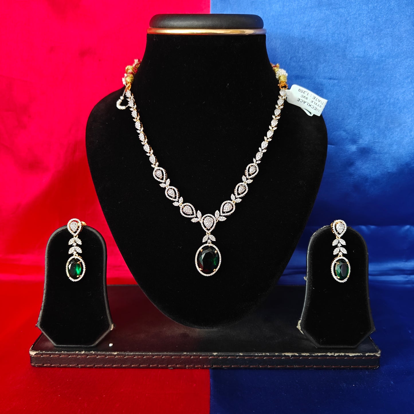 Beautiful GJ Short Necklace In Green Stone