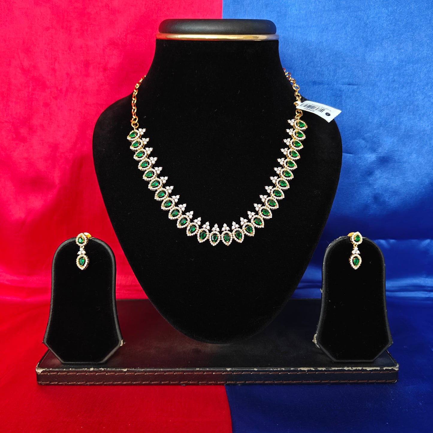 Beautiful CZ Short Necklace In Green Stone
