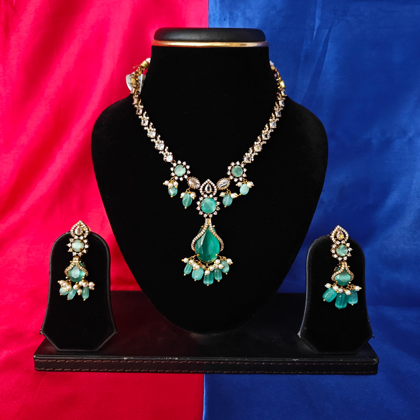 Elegant Victorian Short Necklace In Pista Green Beads