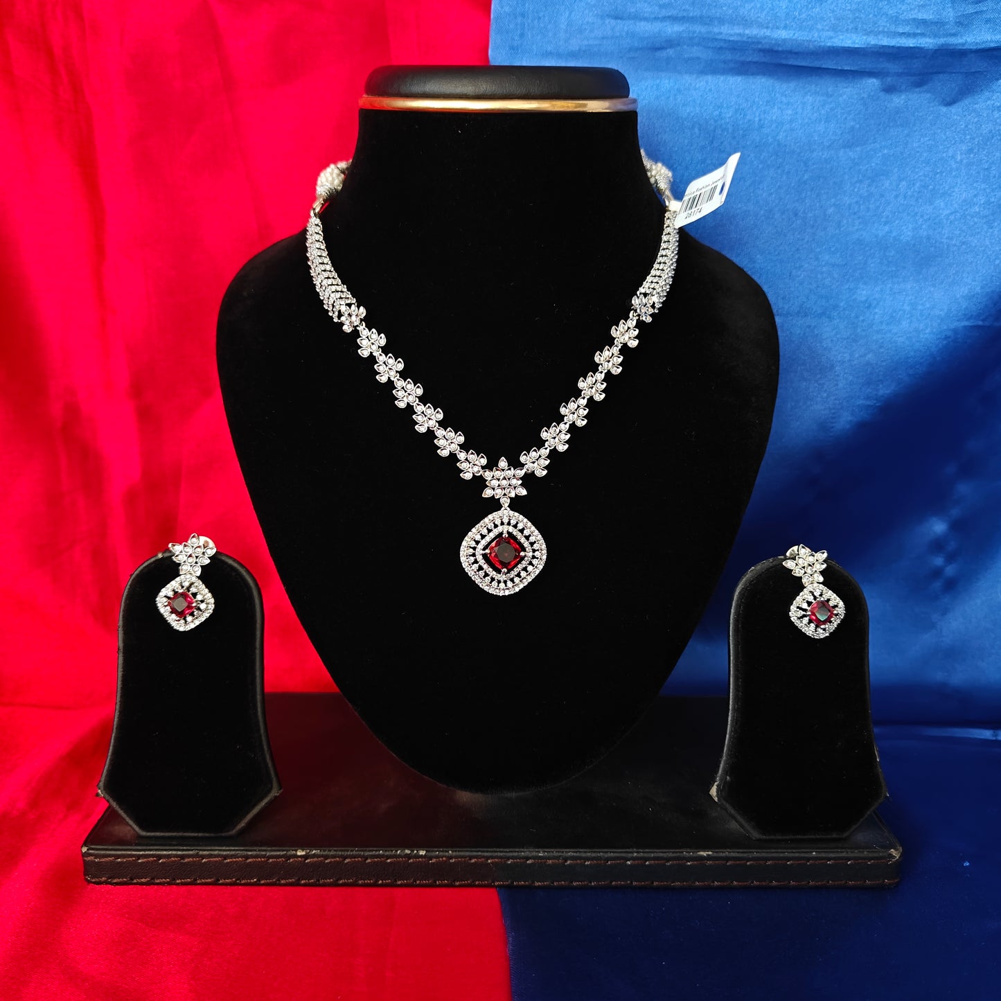 Elegant Silver Short Necklace In Red Stone