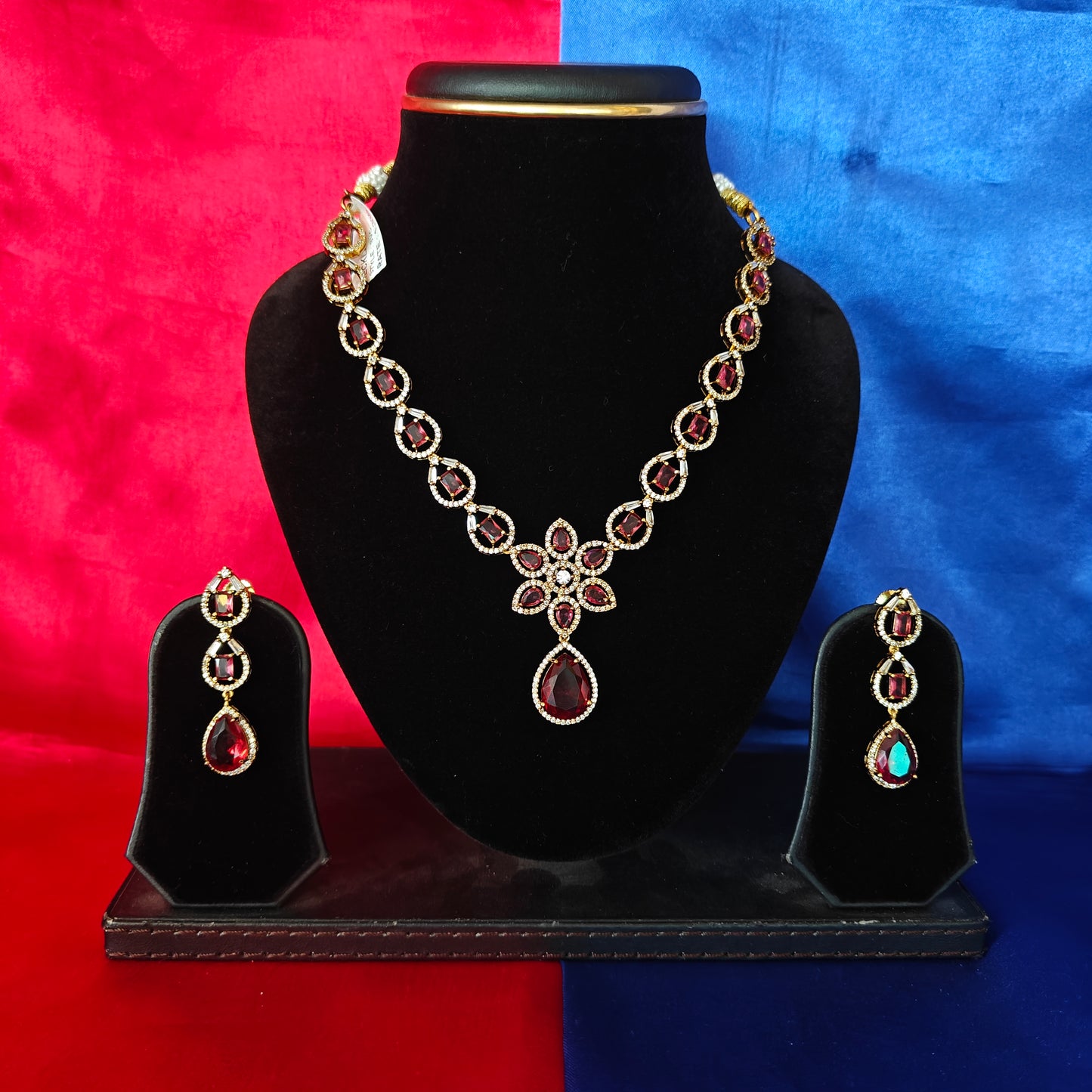 Beautiful Victorian Short Necklace In Maroon Stone