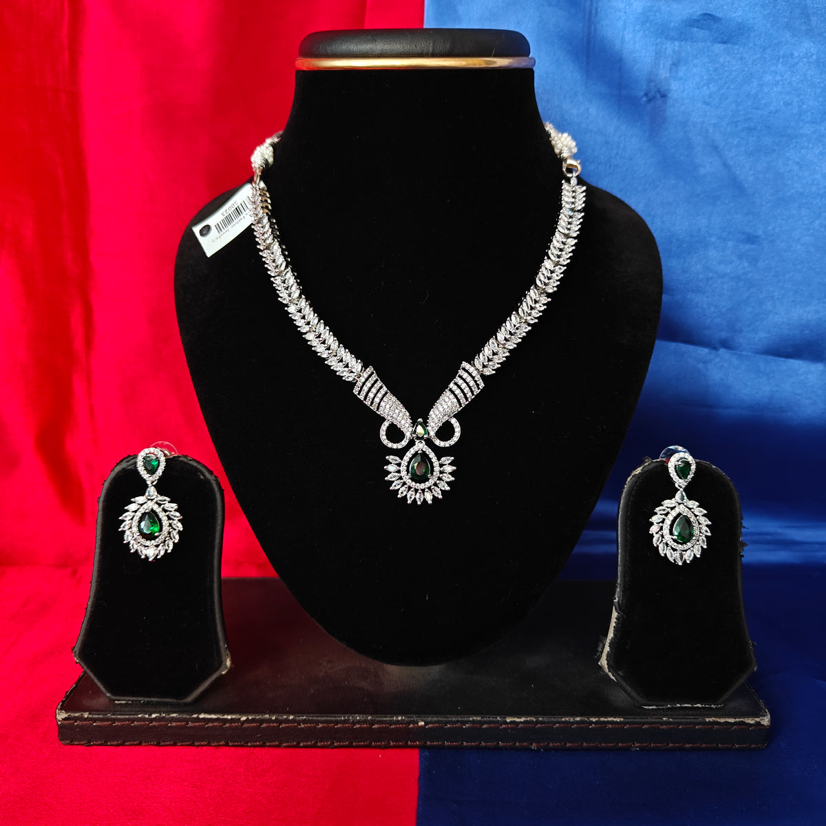 Elegant AD Short Necklace In Green Coloured Stone