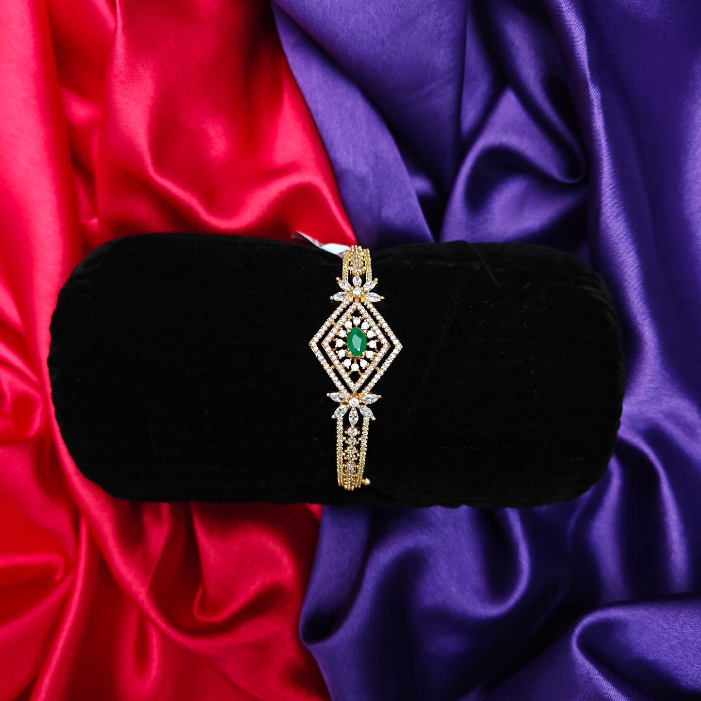 Beautiful Gold Bracelet In Green Stone