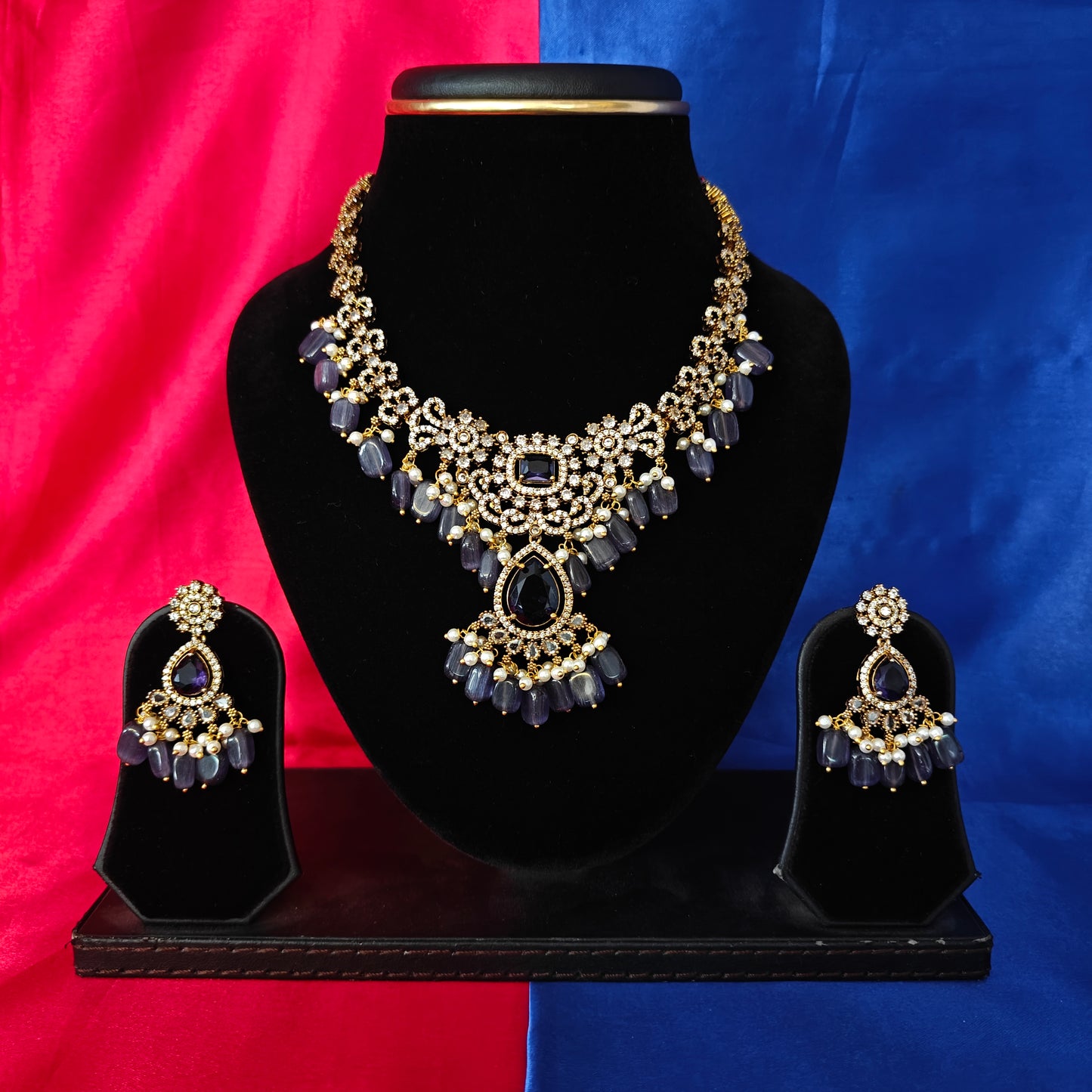 Elegant Victorian Short Necklace In Purple Beads