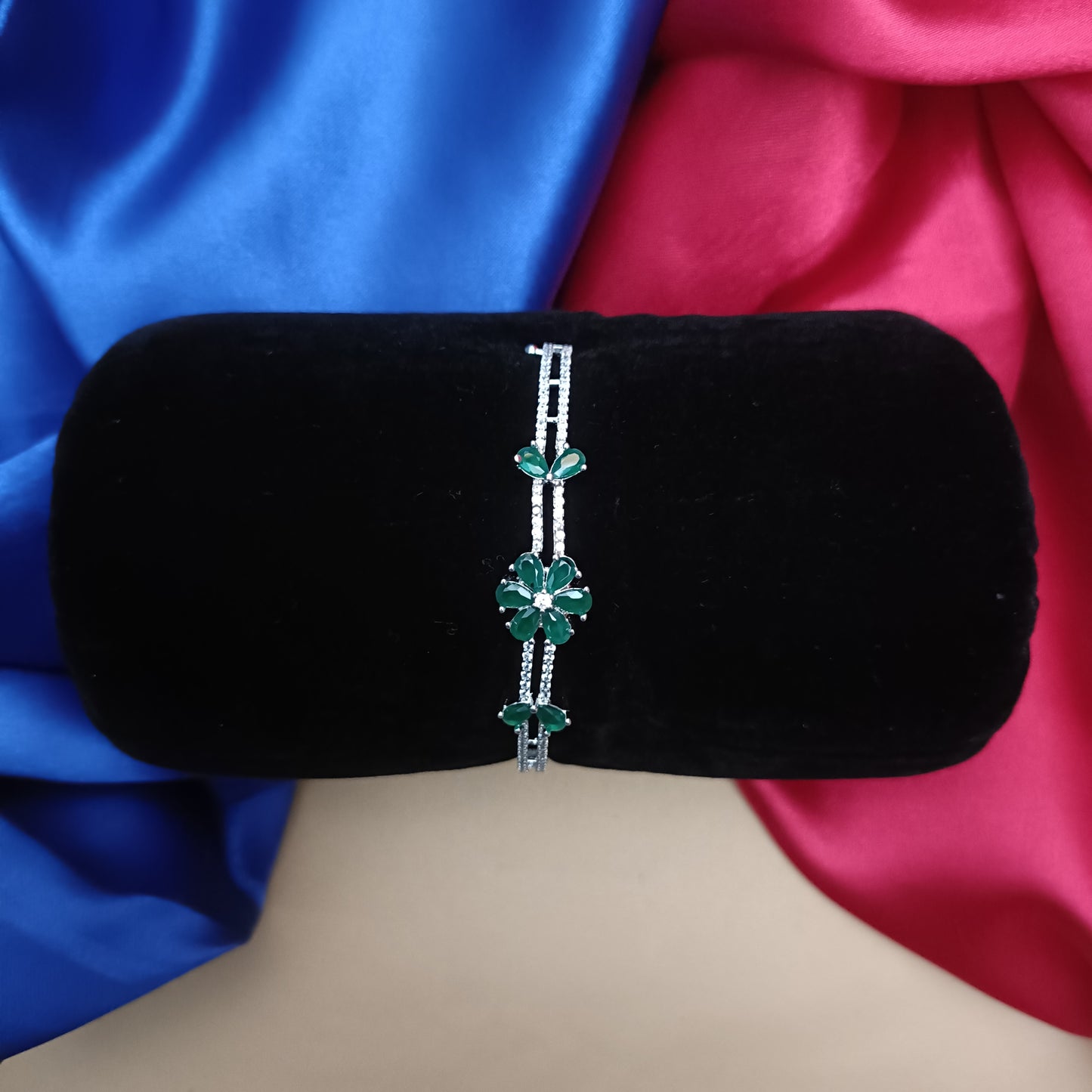 Beautiful Silver Bracelet In Green Stone