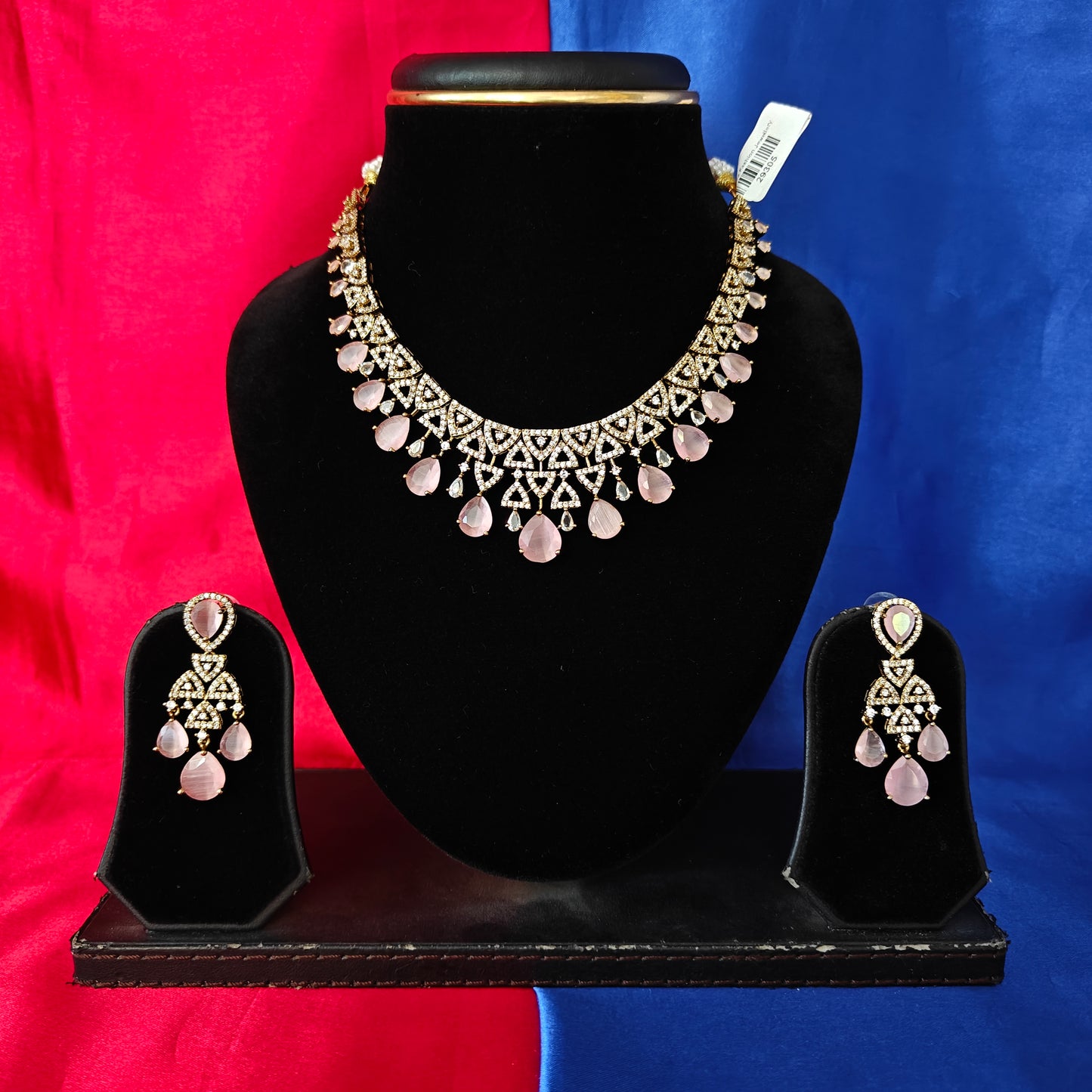 Beautiful Victorian Short Necklace In Baby Pink Stone