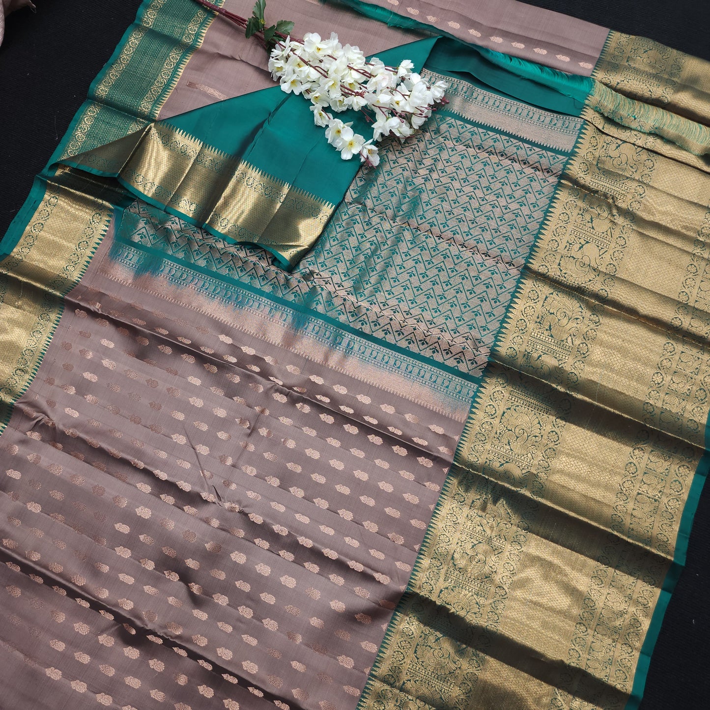 Kanchi Pattu Handloom Butta Light Weight Saree