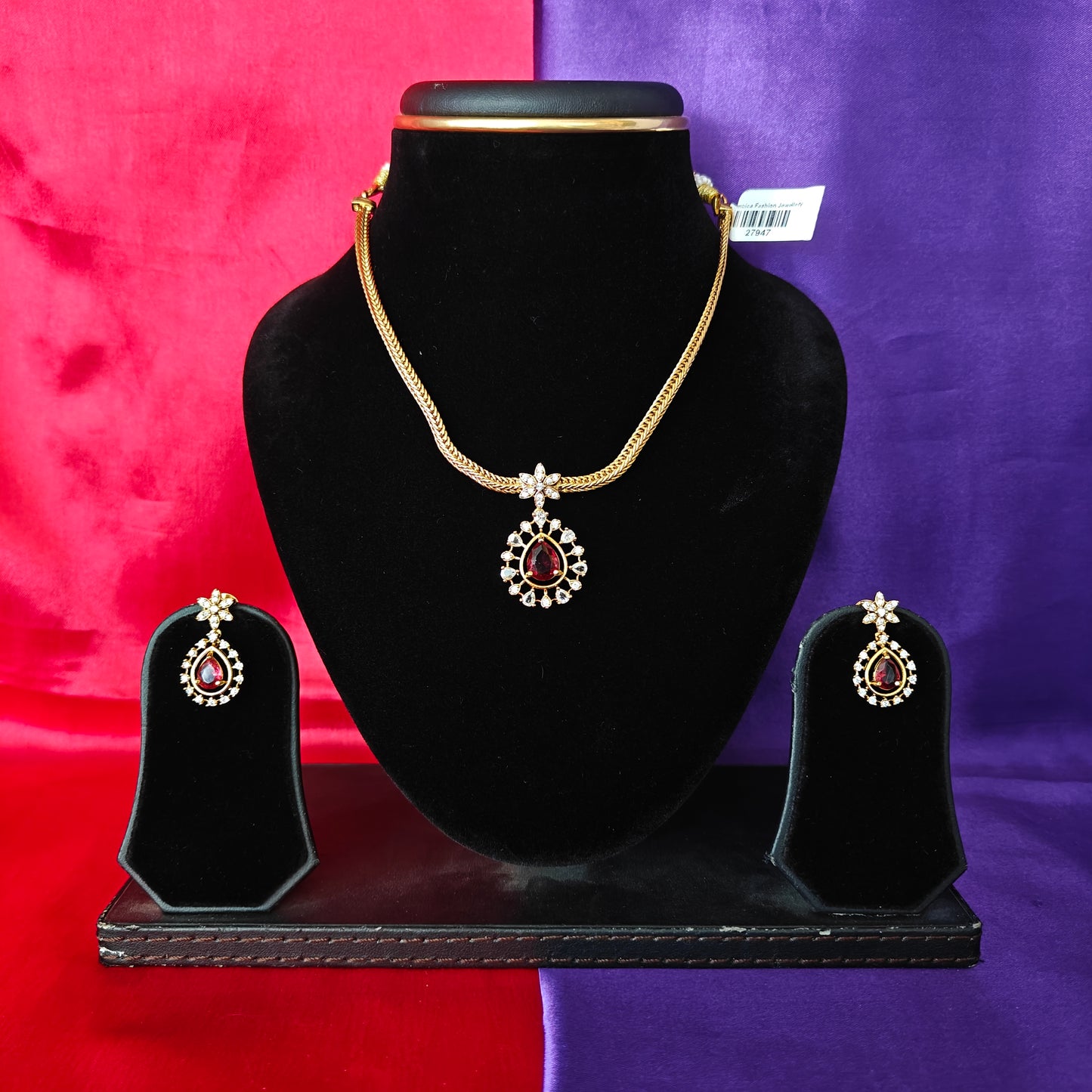 Beautiful Simple Non Necklace In Maroon Stone