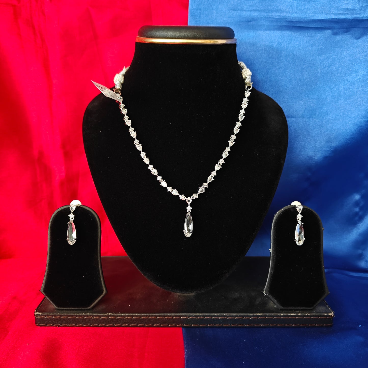 Elegant Silver Short Necklace