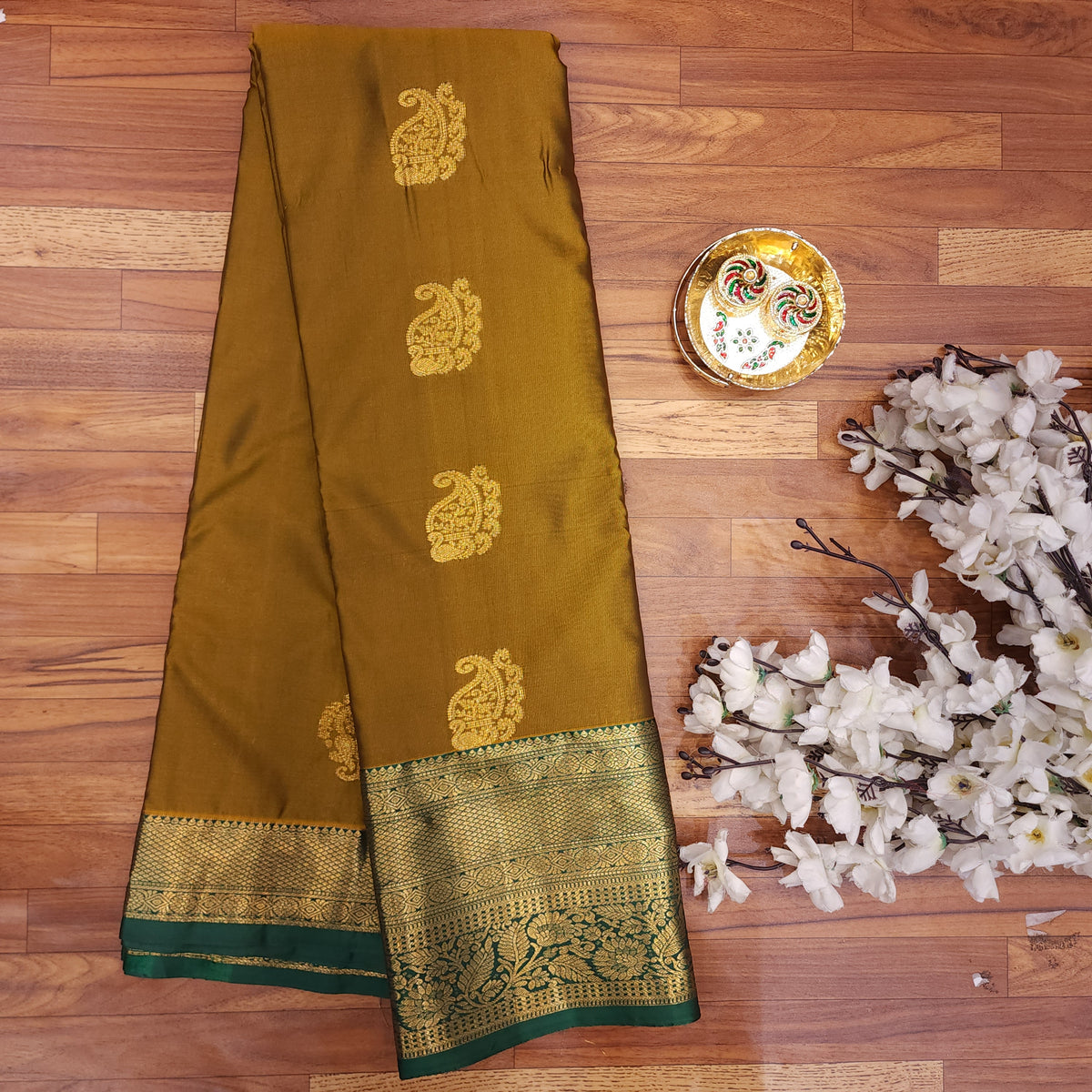 Resham Kanchi Butta Saree