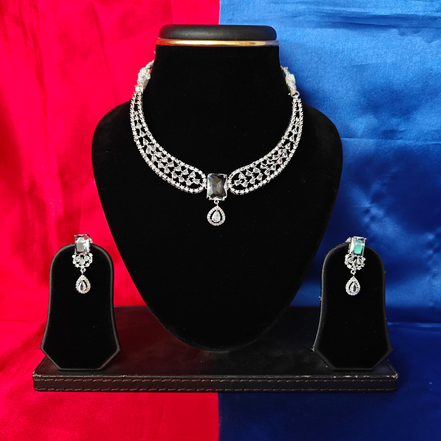 Elegant Silver Kante Necklace