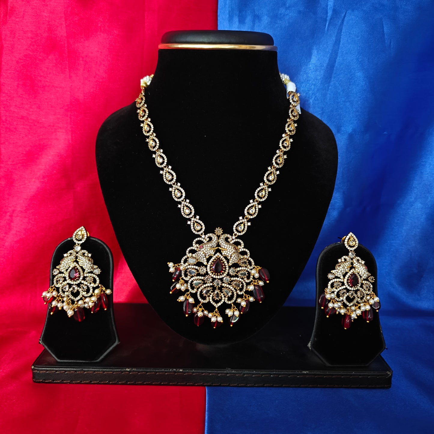 Elegant Victorian Short Necklace In Maroon Beads